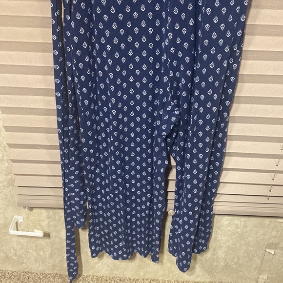 Old navy romper - Picture 3 of 3